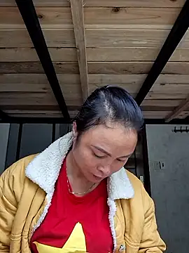 Snapshot of xuxulovezz chatting on October 2025 04:42:01 AM xuxulovezz online show from October 2025 04:42:01 AM