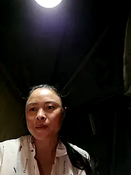 Snapshot of xuxulovezz chatting on November 2025 01:57:02 PM xuxulovezz online show from November 2025 01:57:02 PM