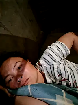 Snapshot of xuxulovezz chatting on February 2026 03:35:01 PM xuxulovezz online show from February 2026 03:35:01 PM