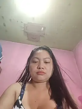 Snapshot of radiantbloom chatting on January 2026 10:33:02 PM radiantbloom online show from January 2026 10:33:02 PM