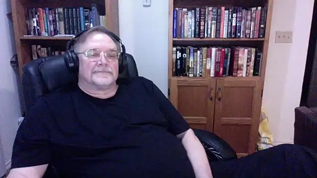 Snapshot of Vinyl22@xh chatting on April 2026 05:29:01 AM Vinyl22xh online show from April 2026 05:29:01 AM