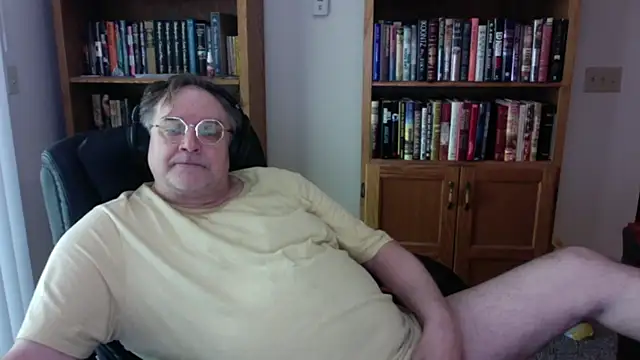 Snapshot of Vinyl22@xh chatting on May 2026 07:52:01 PM Vinyl22xh online show from May 2026 07:52:01 PM