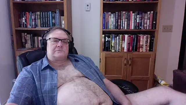Snapshot of Vinyl22@xh chatting on May 2026 06:47:02 PM Vinyl22xh online show from May 2026 06:47:02 PM