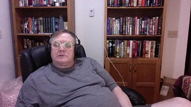 Snapshot of Vinyl22@xh chatting on May 2026 02:42:02 AM Vinyl22xh online show from May 2026 02:42:02 AM