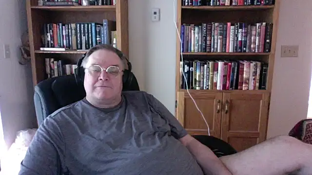 Snapshot of Vinyl22@xh chatting on June 2026 08:46:01 PM Vinyl22xh online show from June 2026 08:46:01 PM
