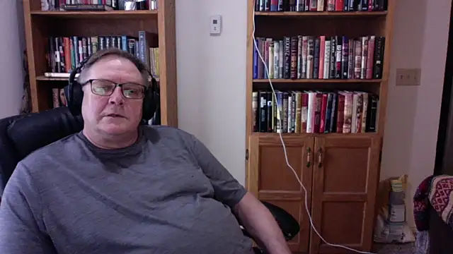 Snapshot of Vinyl22@xh chatting on June 2026 12:02:02 AM Vinyl22xh online show from June 2026 12:02:02 AM