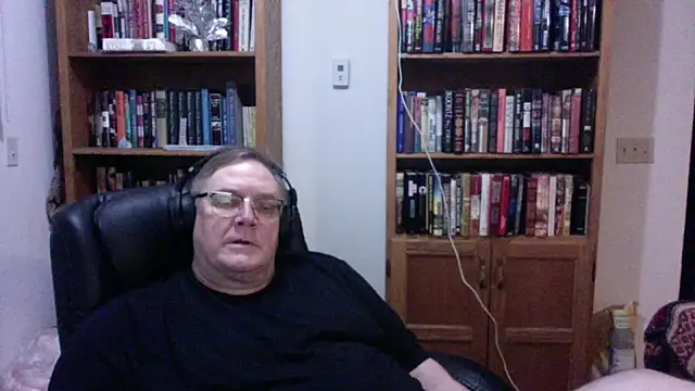 Snapshot of Vinyl22@xh chatting on June 2026 03:55:01 AM Vinyl22xh online show from June 2026 03:55:01 AM