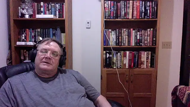 Snapshot of Vinyl22@xh chatting on June 2026 03:46:02 AM Vinyl22xh online show from June 2026 03:46:02 AM