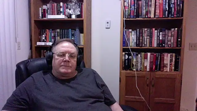 Snapshot of Vinyl22@xh chatting on July 2026 03:42:02 AM Vinyl22xh online show from July 2026 03:42:02 AM