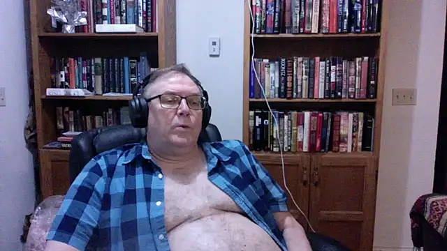 Snapshot of Vinyl22@xh chatting on July 2026 03:11:02 AM Vinyl22xh online show from July 2026 03:11:02 AM