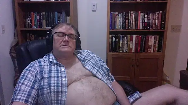 Snapshot of Vinyl22@xh chatting on July 2026 01:48:02 AM Vinyl22xh online show from July 2026 01:48:02 AM