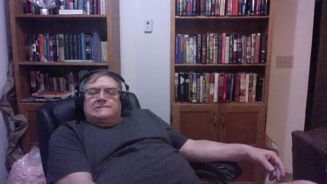 Snapshot of Vinyl22@xh chatting on July 2026 02:11:02 AM Vinyl22xh online show from July 2026 02:11:02 AM