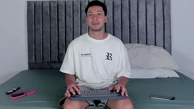 Snapshot of aroncooper1 chatting on October 2025 12:23:02 PM aroncooper1 online show from October 2025 12:23:02 PM