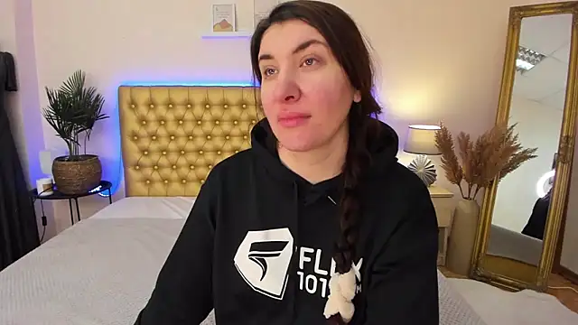 TrishaDarks online show from February 2026 06:23:02 AM