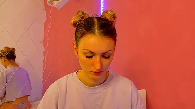 Anaayss  online show from October 2025 05:07:01 AM