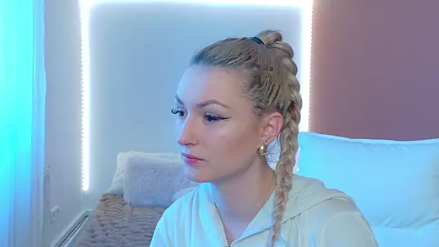 Anaayss  online show from March 2026 06:08:02 AM