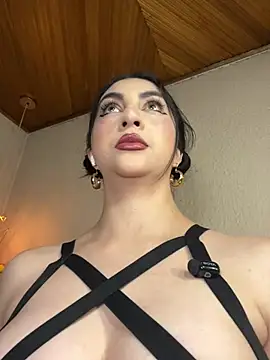 LlianneDiamond1 online show from July 2026 02:48:02 PM