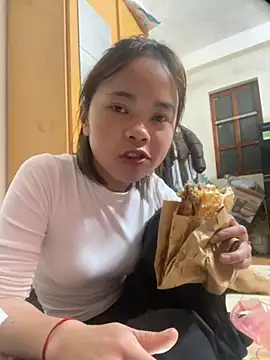 Snapshot of nayyyteyfe chatting on October 2025 04:06:02 PM nayyyteyfe online show from October 2025 04:06:02 PM