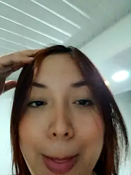 Snapshot of Daniasuarez chatting on October 2025 01:58:02 AM Daniasuarez online show from October 2025 01:58:02 AM