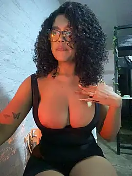 Snapshot of miiabrown18 chatting on June 2026 11:44:01 PM miiabrown18 online show from June 2026 11:44:01 PM