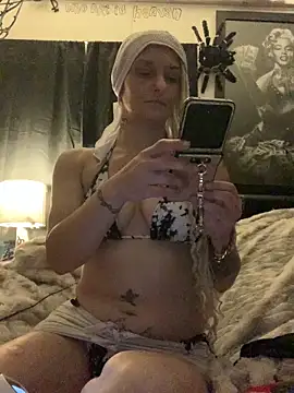 Snapshot of blondebarbiebae chatting on May 2026 11:33:01 PM blondebarbiebae online show from May 2026 11:33:01 PM