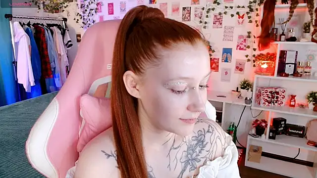 Ayla Hicks online show from November 2025 06:56:02 PM