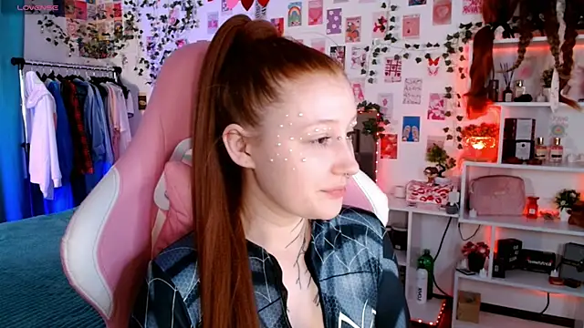 Ayla Hicks online show from November 2025 08:07:02 PM