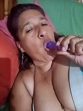 diablilla02 online show from October 2025 07:57:02 PM