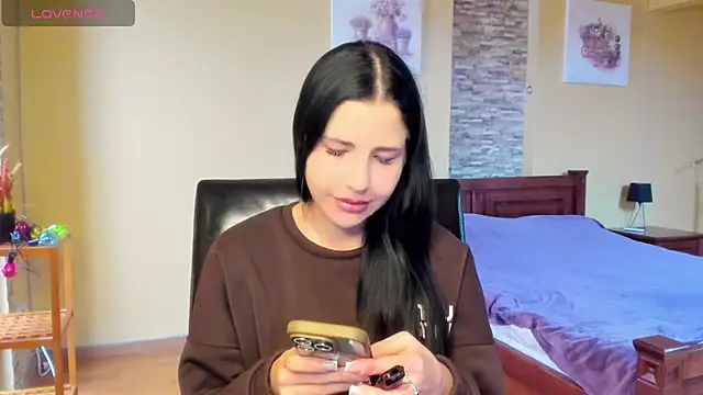 Malibu J online show from November 2025 12:16:02 PM