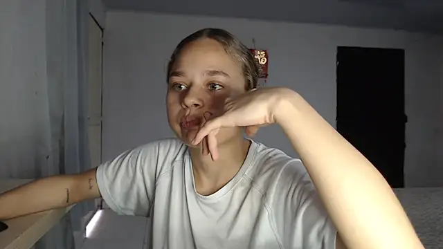 LittleCheerry69 online show from March 2026 04:07:01 PM