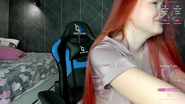 Red FoxGirl online show from October 2025 05:31:02 PM