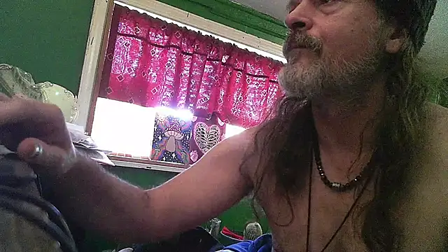 HippieDad333 online show from April 2026 10:19:02 PM