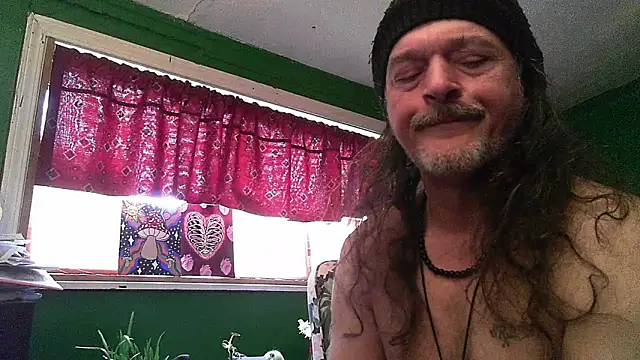 HippieDad333 online show from May 2026 10:36:02 PM