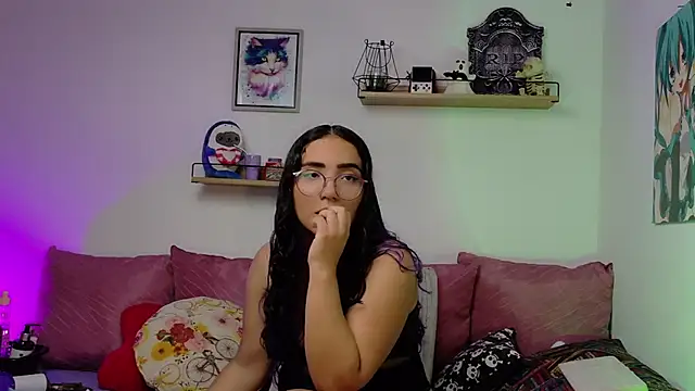 LucyDerby online show from November 2025 01:48:02 AM