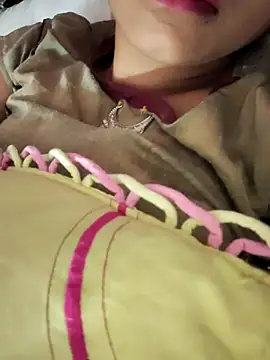 Queen-Bee143 online show from February 2026 05:04:01 AM