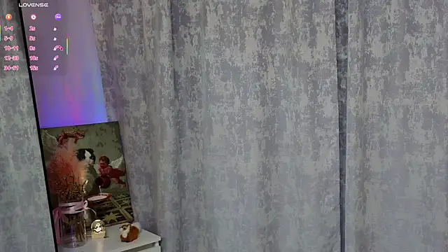 Snapshot of LunaraRada chatting on November 2025 03:11:01 PM LunaraRada online show from November 2025 03:11:01 PM