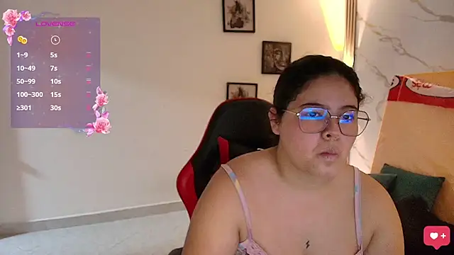 Snapshot of Nina_Rouge7 chatting on November 2025 12:33:02 PM Nina Rouge7 online show from November 2025 12:33:02 PM