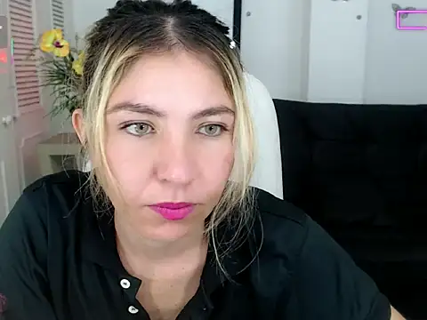 vanessa 21   online show from October 2025 11:04:02 PM