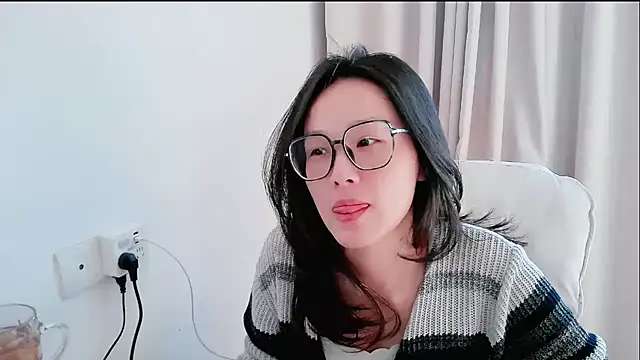 guai00 online show from November 2025 05:10:01 AM