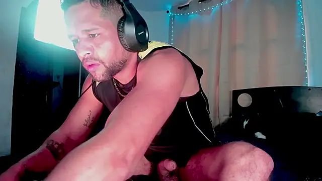 LucasGaeel online show from October 2025 01:39:02 PM