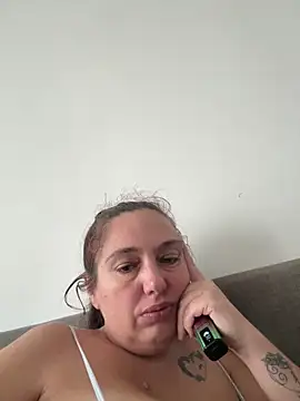 Snapshot of Eleanorxx chatting on October 2025 09:10:01 AM Eleanorxx online show from October 2025 09:10:01 AM