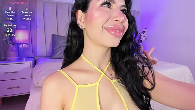 EllaaThorne online show from April 2026 09:09:02 PM