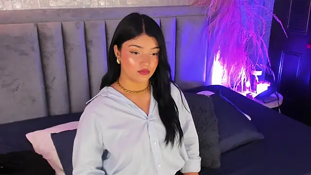 Snapshot of EmmaBlossom chatting on October 2025 03:29:02 PM EmmaBlossom online show from October 2025 03:29:02 PM