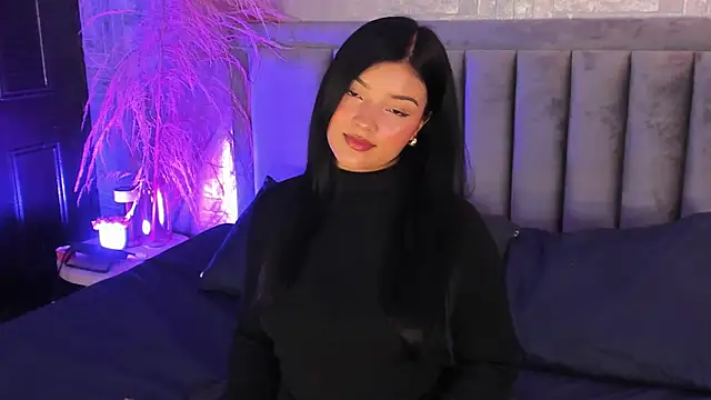 Snapshot of EmmaBlossom chatting on October 2025 07:07:02 PM EmmaBlossom online show from October 2025 07:07:02 PM