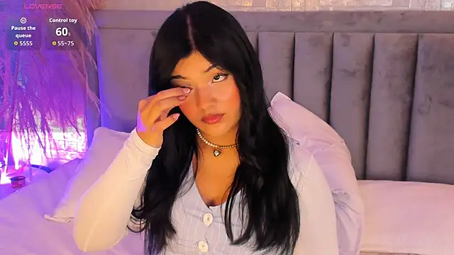 Snapshot of EmmaBlossom chatting on November 2025 03:03:01 PM EmmaBlossom online show from November 2025 03:03:01 PM