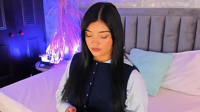 Snapshot of EmmaBlossom chatting on November 2025 07:46:01 PM EmmaBlossom online show from November 2025 07:46:01 PM