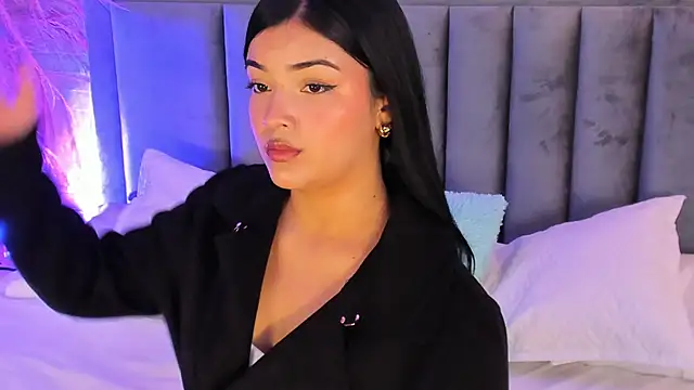 Snapshot of EmmaBlossom chatting on November 2025 07:45:02 PM EmmaBlossom online show from November 2025 07:45:02 PM