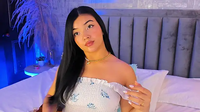 Snapshot of EmmaBlossom chatting on November 2025 06:48:02 PM EmmaBlossom online show from November 2025 06:48:02 PM