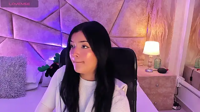 Snapshot of EmmaBlossom chatting on November 2025 03:28:02 PM EmmaBlossom online show from November 2025 03:28:02 PM