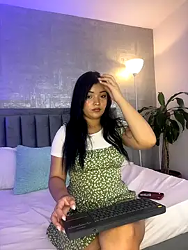 Snapshot of EmmaBlossom chatting on November 2025 07:19:02 PM EmmaBlossom online show from November 2025 07:19:02 PM